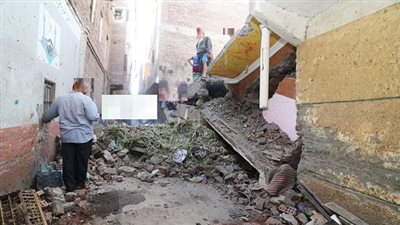 «بين الحياة والموت».. إصابة 7 أشخاص في حادث انهيار منزل بقنا (قائمة بالأسماء)