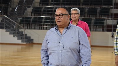 إيقاف أوجستي المدير الفني للنادي الأهلي مباراتين وغرامة مالية 