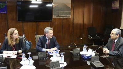 وزير الكهرباء يستقبل سفير إيطاليا بالقاهرة والمستشار الاقتصادي بالسفارة لبحث التعاون