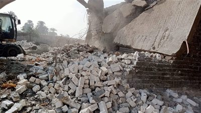 مركز المنيا يزيل 15 حالة تعدي بالبناء على الأراضي الزراعية وأملاك الدولة