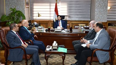 وزير الرياضة يلتقي رئيس الإتحاد المصري للكاراتيه