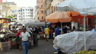 حالة من الفوضى.. سكان شارع اسماعيل اباظة يصرخون لإنقاذهم من الباعة الجائلين 