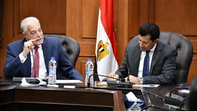 وزير الرياضة يبحث مع محافظ جنوب سيناء استعدادات إقامة مهرجان الهجن والتراث