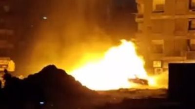 الدفع بـ8 سيارات إطفاء للسيطرة على حريق هائل داخل مصنع بالقليوبية 