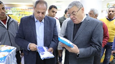 محافظ المنيا ووفد وزاري يراقبون الأسواق لضبط السلع منتهية الصلاحية