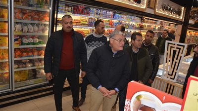  حملات مستمرة لمتابعة توفير السلع الغذائية بأسعار مناسبة بعدد من المنافذ التجارية