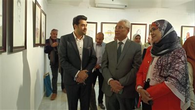 “ضد العنف” معرض لطلاب فنية المنيا بالفرقة الرابعة 