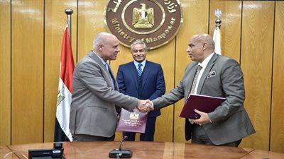 بروتوكول تعاون بين القوى العاملة ومصر للطيران