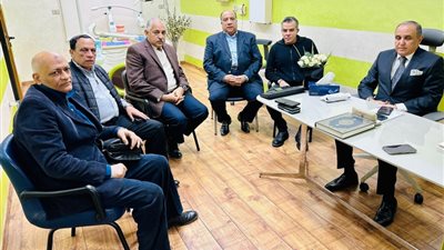 مصيلحى في مستشفى مصر الدولى للاطمئنان على إسلام مشجع نادى الاتحاد السكندري 
