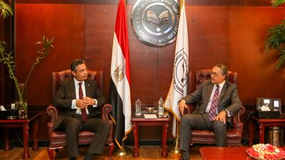 الرئيس التنفيذي لهيئة الاستثمار يبحث مع رئيس الهيئة القومية للبريد أوجه التعاون المشترك