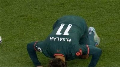 صلاح يسجل ويصنع في فوز ليفربول على أستون فيلا بالدوري الإنجليزي