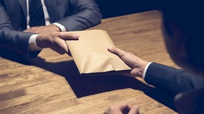 قرارات هامة ضد مسؤول بجهة مرموقة طلب رشوة 