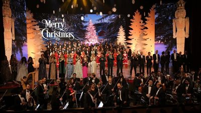 نجوم الأوبرا تحتفل بالعام الجديد على المسرح الصغير