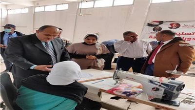 القوى العاملة تعقد الاختبار النهائي لدورة التفصيل والتبريد والتكييف بالأقصر