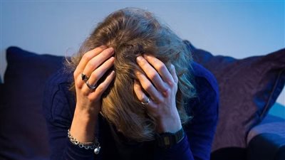 ما هو الصداع العنقودي؟ ولماذا يكون أكثر حدة عند النساء؟