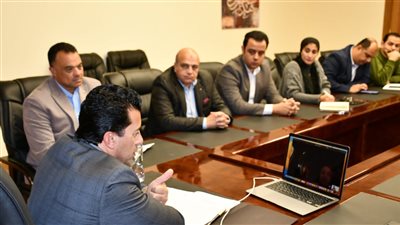 وزير الرياضة يلتقي قيادات الوزارة لتنفيذ تكليفات الرئيس باحتفالية قادرون باختلاف