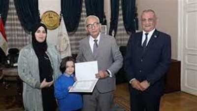 وزير التعليم يوجه باستثمار موهبة الطالب عمر في العمليات الحسابية المعقدة