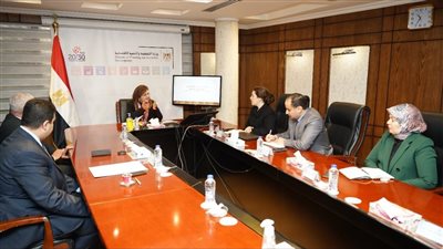 وزيرة التخطيط ومحافظ السويس يناقشان مستجدات الخطة الاستثمارية