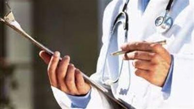 برلماني يطالب بحل مشاكل الأطباء في أسرع وقت