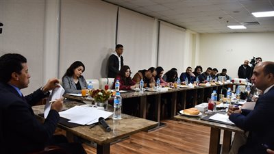 أشرف صبحى يلتقى مجموعة من الشباب المؤثرين عبر منصات التواصل الاجتماعي