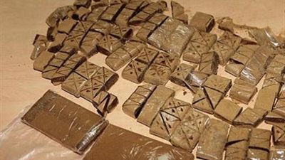 تفاصيل سقوط تاجري مخدرات بحوزتهما 80 ألف جنيه وحشيش فى حلوان