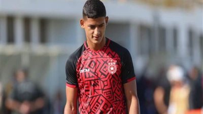 وصول كريستو إلى مطار القاهرة رفقة مسئول كبير في الأهلي (صورة)