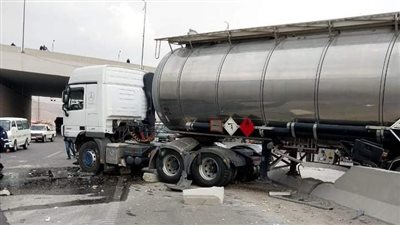 مصرع شخص وإصابة 4 آخرين في حادث على الطريق الدائرى الأوسطى.. صور