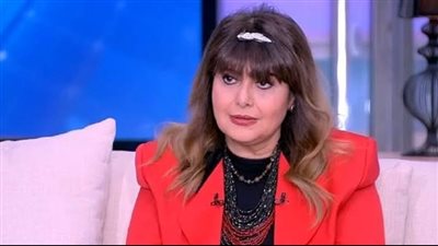 رمت كلبها المكسور في الشارع.. الراقصة هندية تسب منتقديها: «أنا حرة.. جاتكم الأرف» (شاهد)