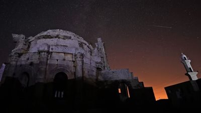 انفجار شديد للطاقة ضرب الأرض بسبب تصادم وانهيار النجوم