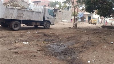 استكمال أعمال الرصف بشارع الجمهورية في أبو قرقاص بالمنيا