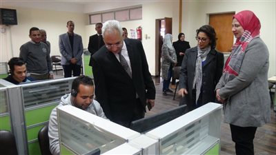 رئيس جامعة المنيا يتفقد لجان الفنون الجميلة ولجان ذوي القدرات الخاصة بالألسن