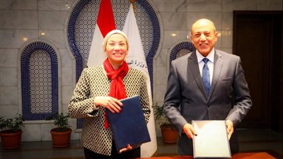 وزيرا الطيران المدنى والبيئة يوقعان بروتوكولا للتعاون لدعم العمل البيئى