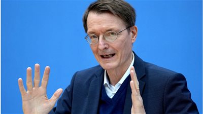 وزير الصحة الألماني يعرب عن قلقه من انتشار متحور كورونا الجديد