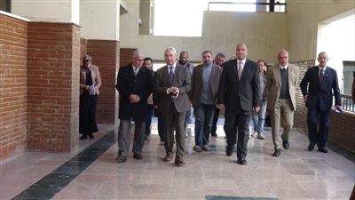 رئيس جامعة المنيا يتفقد سير أعمال الامتحانات بلجان 