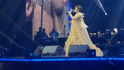 شيرين تمازح جمهور حفل الكويت: «برضو مش هعيط» (شاهد)