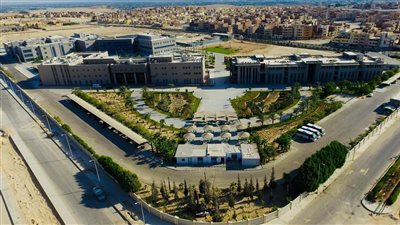 جامعة دراية بالمنيا تستقبل أستاذ علوم الصيدلة بجامعة أيوا الأمريكية