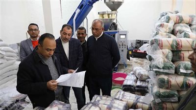 ضبط مخزن لتعبئة السلع الغذائية داخلة 23 طن أزر في بني مزار 