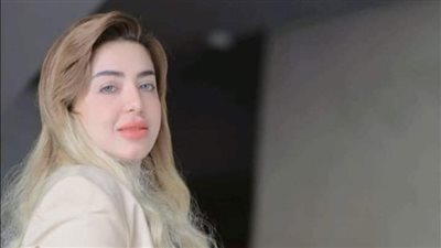 رد «مستفز» من منى العمدة على انتقادات ظهورها بملابس مثيرة 