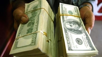 تفاصيل تكشف حقيقة القبض على ضابط شرطة أثناء تغيير دولارات