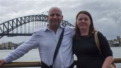 امرأة بريطانية تفقد زوجها فتطلق تطبيق مواعدة للأرامل فقط