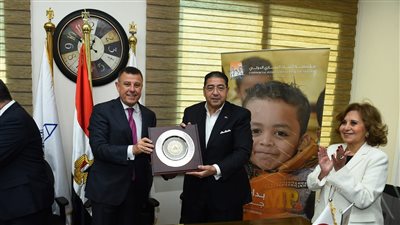 مؤسسة البنك التجاري الدولي وجامعة عين شمس تحتفلان باتفاقية تمويل جراحات الأطفال