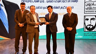 وزير الشباب والرياضة يكرم القائمين على تنظيم احتفالية 
