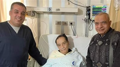نقل الموسيقار حلمي بكر للعناية المركزة (صورة)