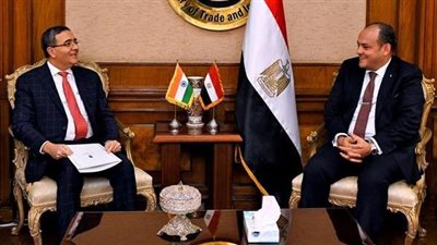 وزير التجارة والصناعة يبحث مع السفيرالهندي بالقاهرة سبل تعزيز التعاون الاقتصادي 