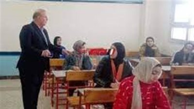 وكيل تعليم دمياط يتابع امتحانات الشهادة الاعدادية في مدارس الزرقا