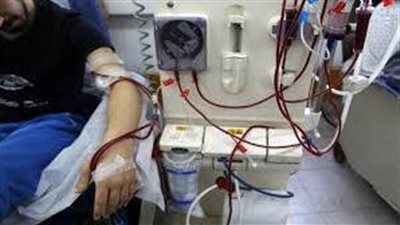 موظف راحت عليه نومه.. والمرضي يصرخون في أسوان 