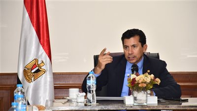 أشرف صبحي يبحث مع مسؤولي الجامعة العربية فعاليات عام الشباب العربي