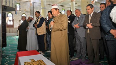 محافظ الغربية يتقدم جنازة شهيد الواجب بمسقط رأسه بقرية 