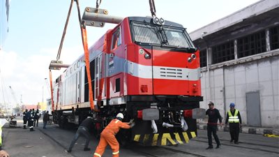 وزير النقل يزف خبرًا سارًا لركاب القطارات