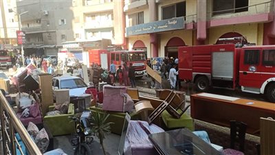 حريق هائل بفرع محل شهير لبيع الأثاث في أرض اللواء بالجيزة.. صور